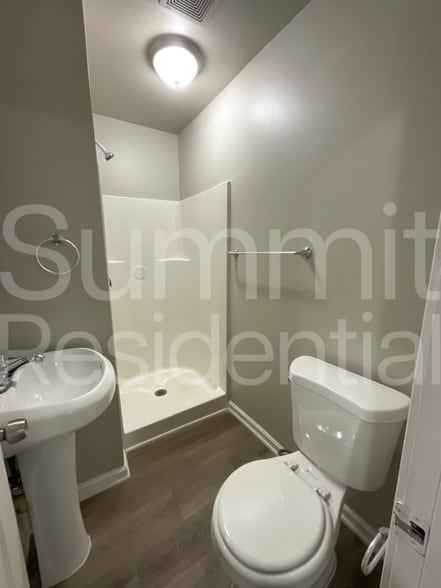 Building Photo - 7189 Ravenwood Ln