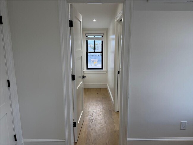 Building Photo - 9-9 Dearborn St