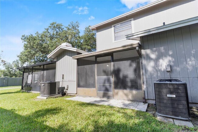 Building Photo - 10132 Lake Oak Cir