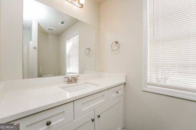 Building Photo - 220 Alcovy Way