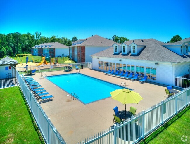 Pool - Forrest Hills Apartments