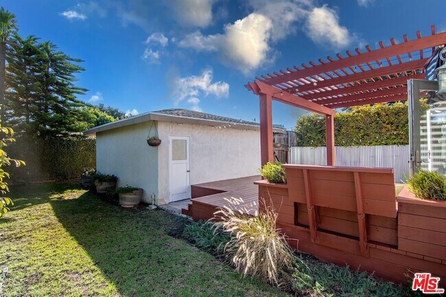 Building Photo - 6322 W 79th St