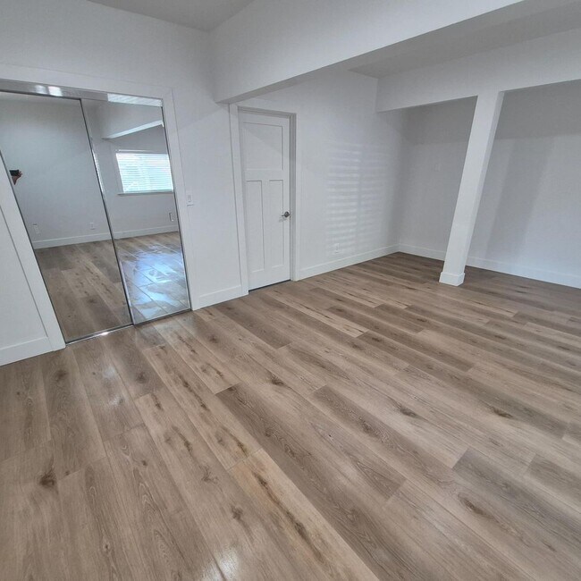 Building Photo - Excellent Tahoe Park Home.