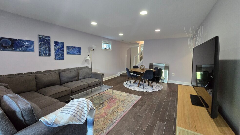 Building Photo - 5009 Woodland Blvd