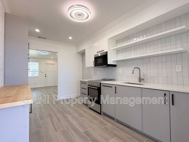 Building Photo - 748 Bethune St