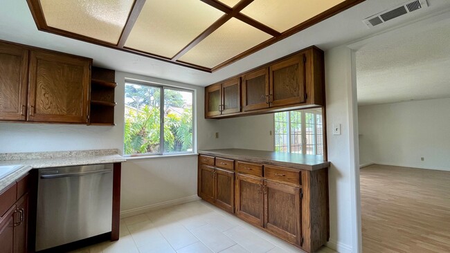 Building Photo - Updated and Renovated 4 Bedroom in Laguna Lake