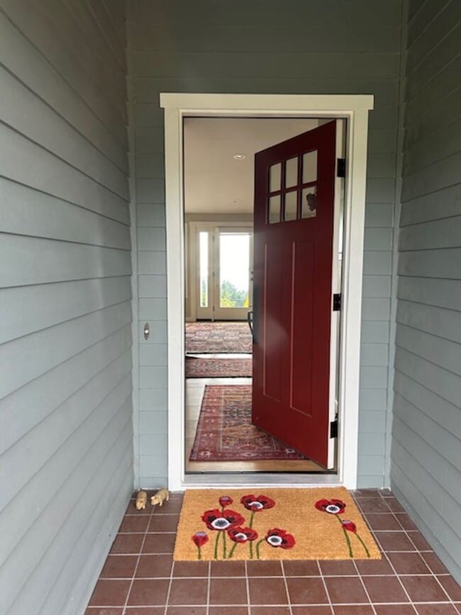Building Photo - Furnished, Short-Term 4-6 mo. Camano Islan...