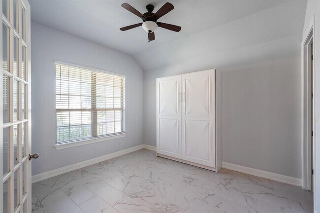 Building Photo - 175 Senna Dr