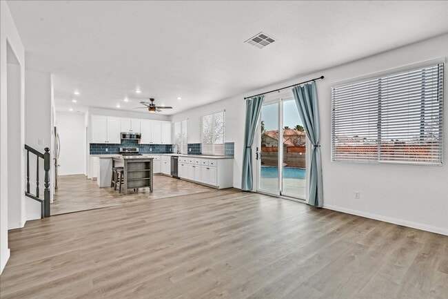 Building Photo - Desirable 4 Bedroom Home with Pool near Summerlin!