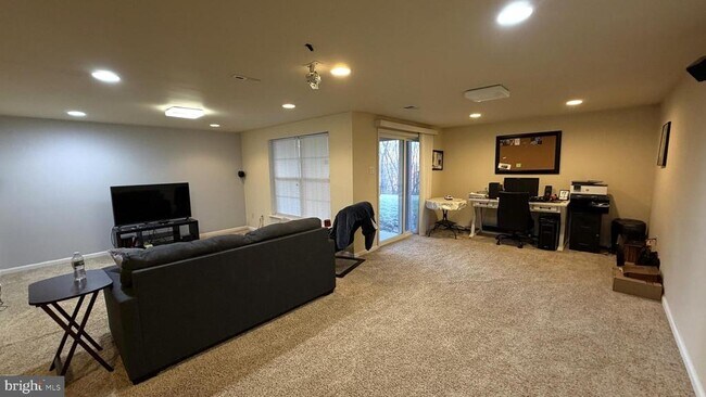 Building Photo - 506 Quincy St