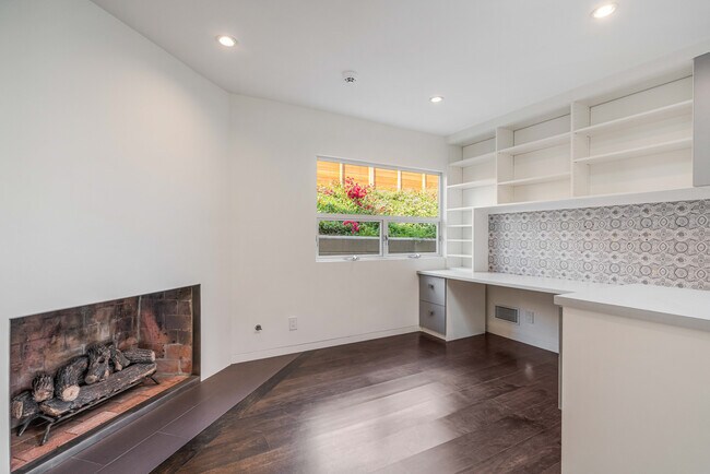 Building Photo - 686 Enchanted Way