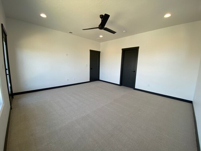 Building Photo - Close to Micron, 3 Bedroom 3 bath w/ a Mil...