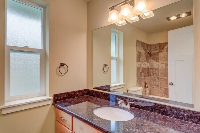 Building Photo - Large 4 Bedroom Edgemoor Home w/ Mother-in-law Suite