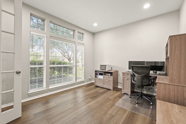 Building Photo - 18910 Rustling Ridge Dr