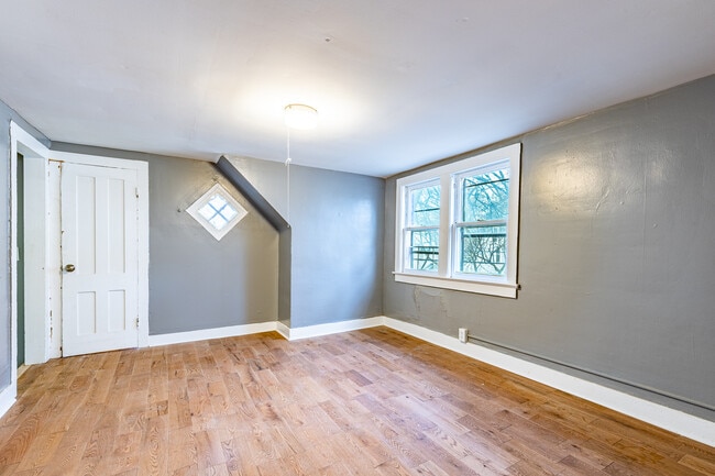 Building Photo - 243 Chamberlain St