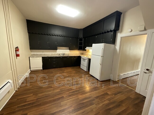 Building Photo - 104 N Main St