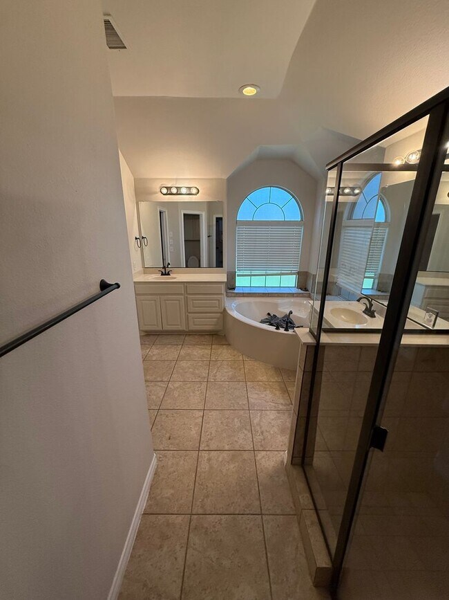 Building Photo - $800.00 off 1st month Rent!! Spectacular H...