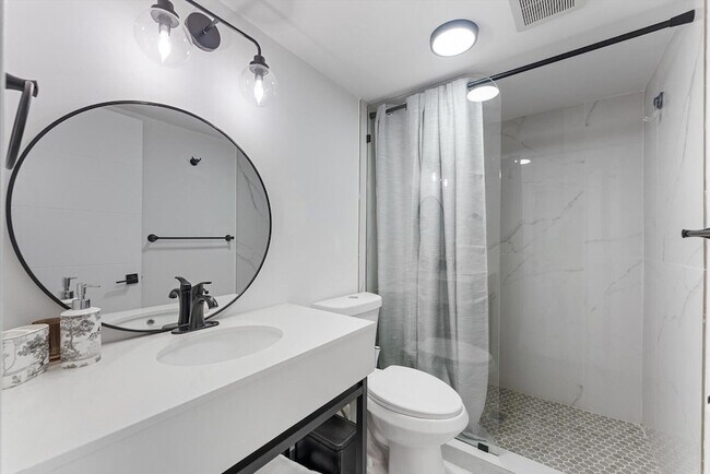 Building Photo - 2425 Presidential Way