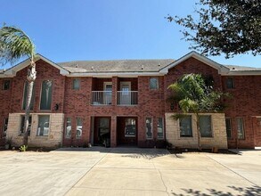 Building Photo - 103 S 48th Ln