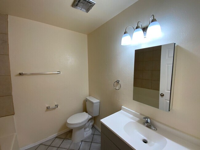 Building Photo - 4 Bedroom Single Story Home Available Near Tramway Blvd NE & Lomas Blvd NE!