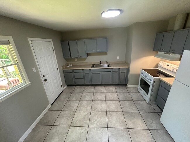 Building Photo - 3bedroom 1BA brick home with carport