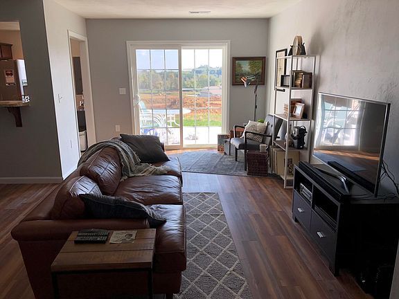 Building Photo - 6849 Village Green Dr