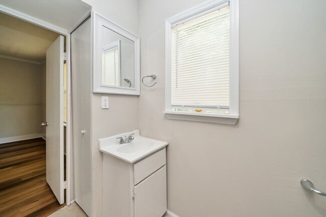 Building Photo - 13430 Murry St