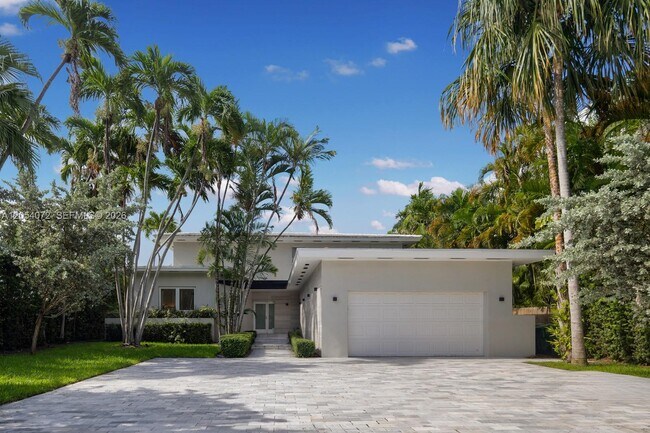Building Photo - 1300 S Venetian Way