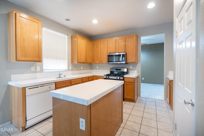 Building Photo - 40270 Vista Pelona Dr