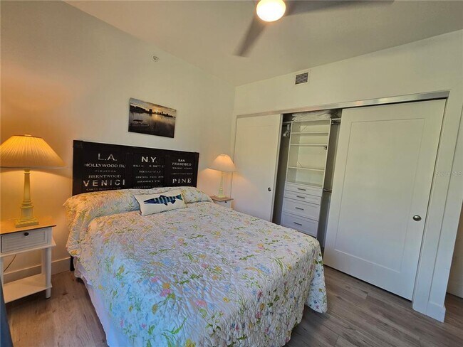 Building Photo - 1709 N Tamiami Trl