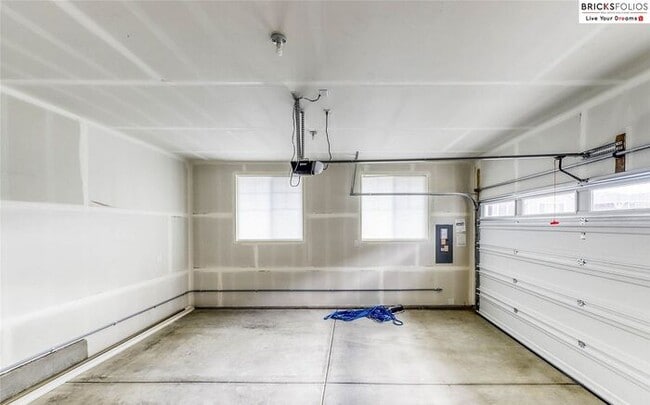 Building Photo - Banyan Grove, Bremerton: Charming 4-Bedroo...