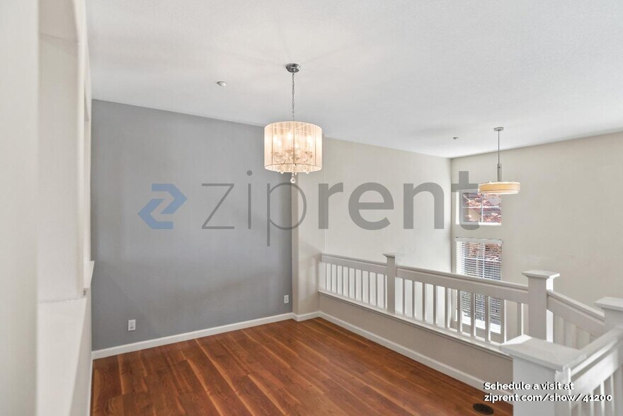 Building Photo - 1076 Sapphire Terrace