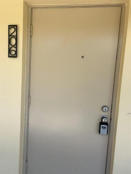 Building Photo - 515 S Sequoia Dr