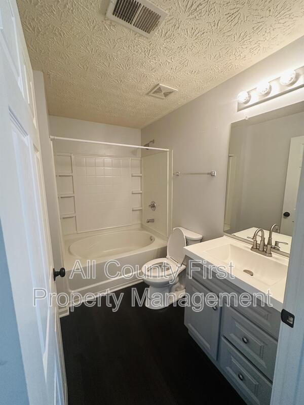 Building Photo - 5303 Fairington Club Dr