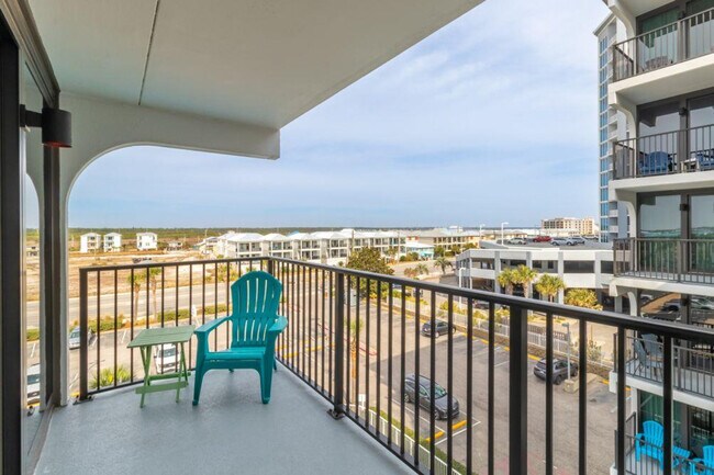 Building Photo - 427 E Beach Blvd