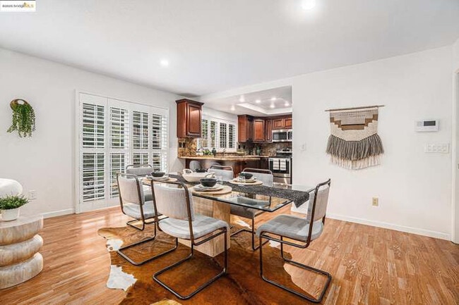 Building Photo - 1022 Village Dr