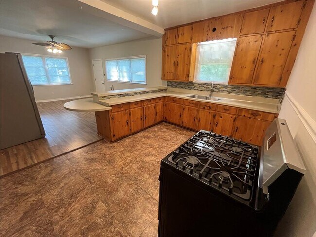 Building Photo - 1269 Carlton Acres W