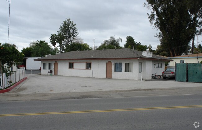 Building Photo - 158-160 W Los Angeles Dr