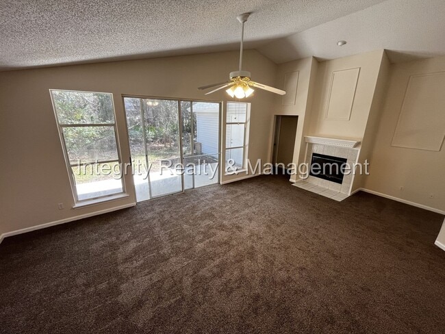 Building Photo - 3 bed/ 2 bath in Eagle Harbor