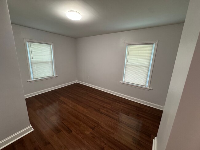 Building Photo - 2 Bedrooms, 2 Bathroom - Home in Downtown ...