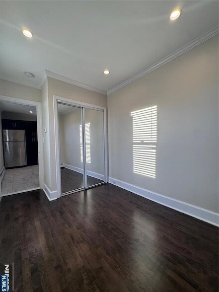 Building Photo - 14 River St