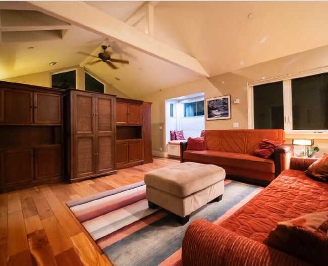 Building Photo - 132 Anthony St