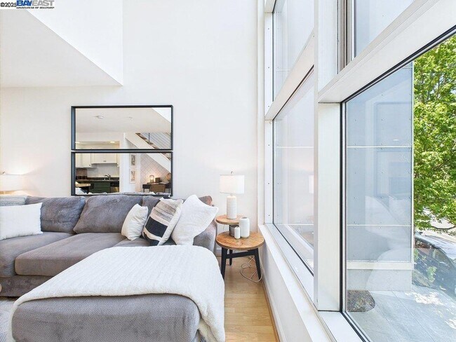 Building Photo - 485 W MacArthur Blvd