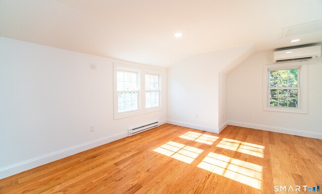 Building Photo - 1154 Poquonnock Rd