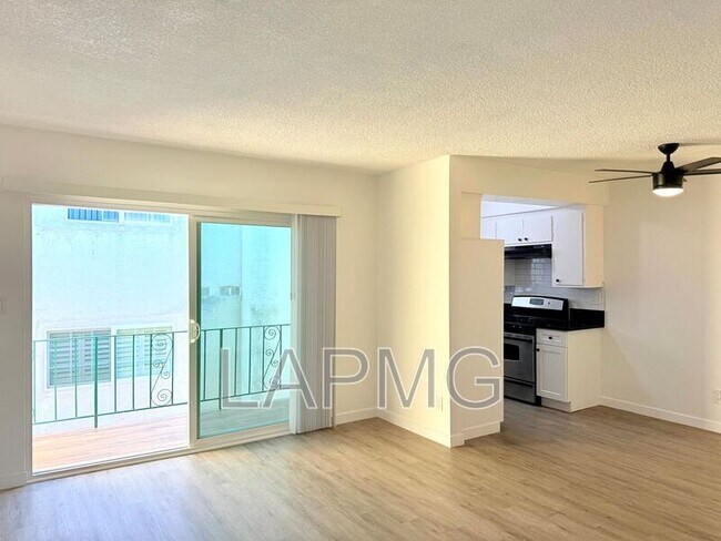 Building Photo - 1426 S Point View St