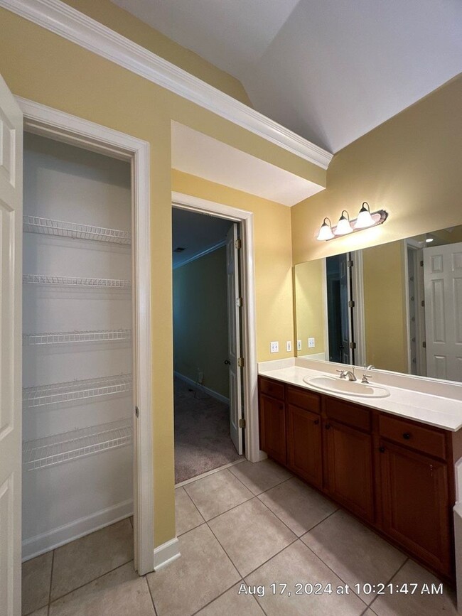 Building Photo - 10135 Ridgewood Oak Dr