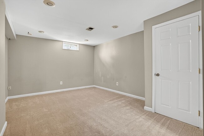 Building Photo - 14 Braxton Dr