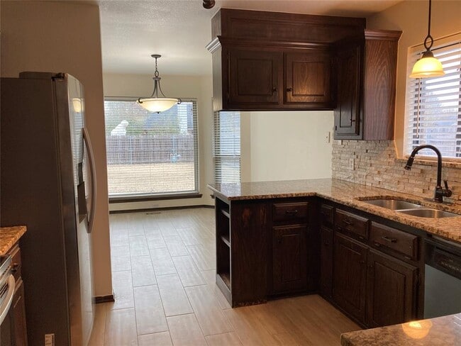 Building Photo - 405 Rhoades Ct