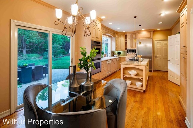 Building Photo - 5 br, 3.5 bath House - 27555 Purissima Rd