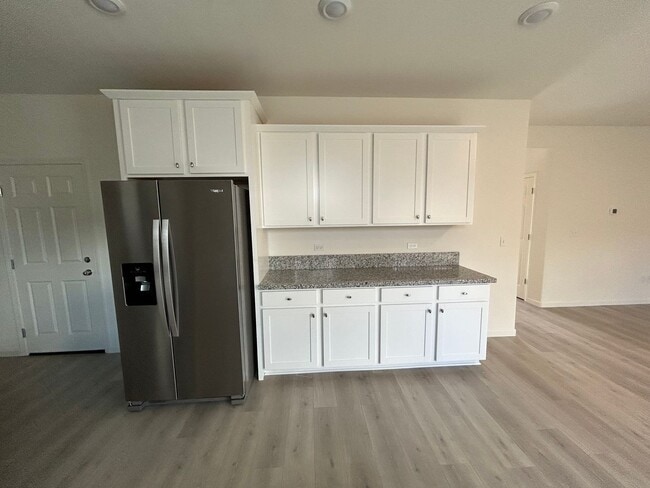 Building Photo - 5 Bedroom 4 Bathroom Home in The Quail River Gated Community with Solar!